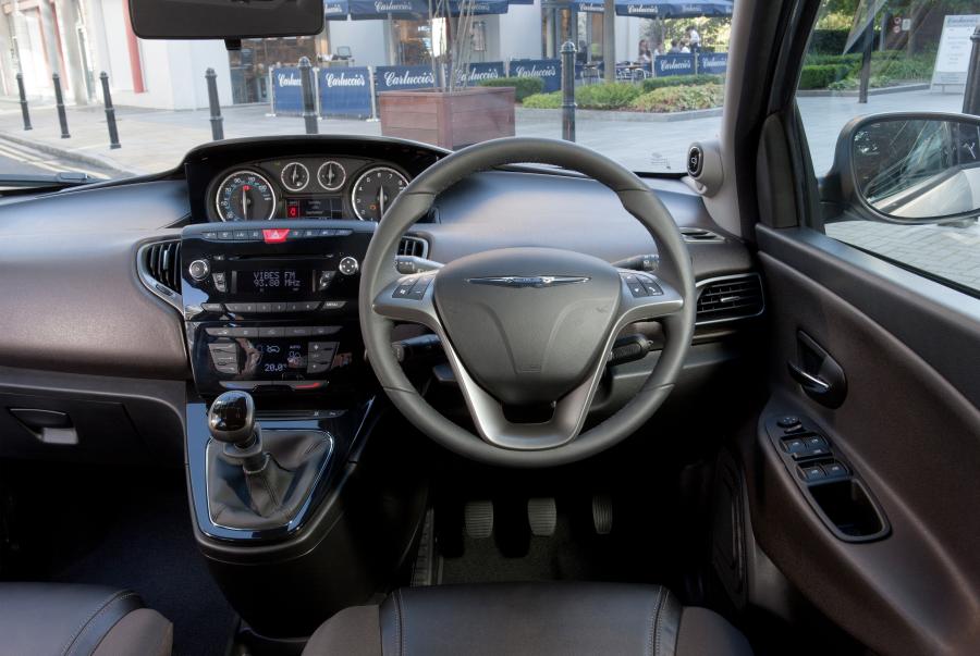  Chrysler Ypsilon 2011 года  (фото 10 из 50)